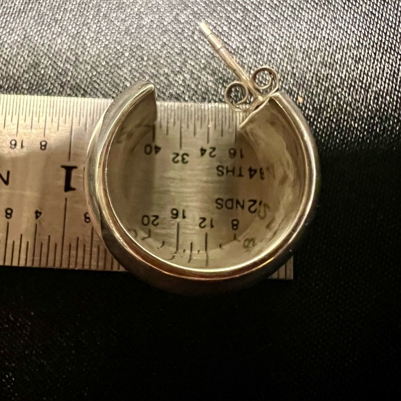 Sterling silver Hoop earrings marked 925A
Pre-owned. - Picture 6 of 7